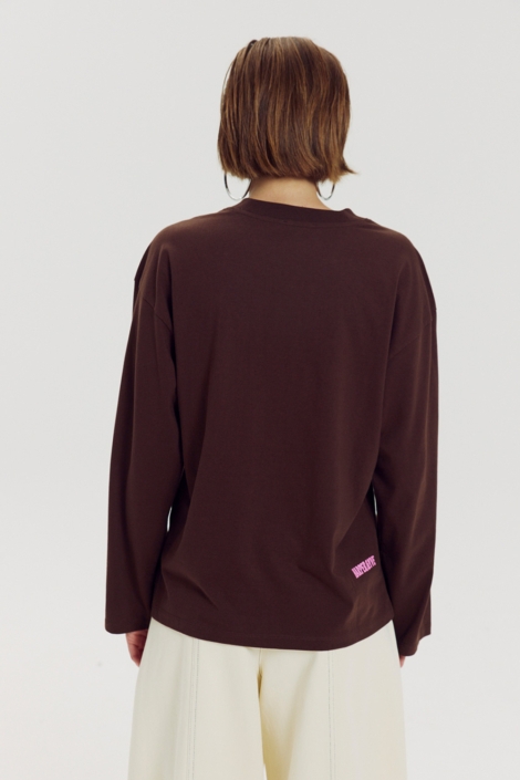 Harper & Yve bruine dames t-shirt | Model achteraanzicht