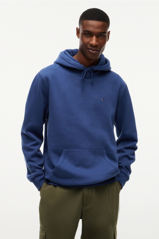 Tommy Jeans blauwe heren sweater | Model vooraanzicht
