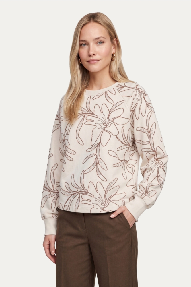 C&S The Label zand dames sweater | Model vooraanzicht
