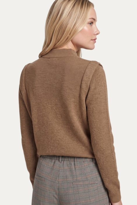 C&S The Label bruine dames trui | Model achteraanzicht