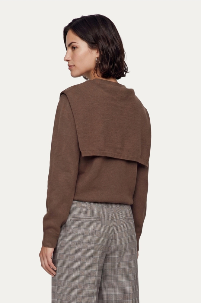 C&S The Label bruine dames trui | Model achteraanzicht