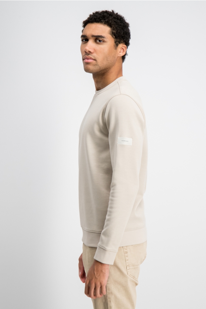 Gabbiano zand heren sweater | Model zijaanzicht