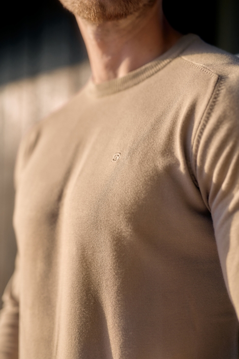Gabbiano taupe heren trui | Close up