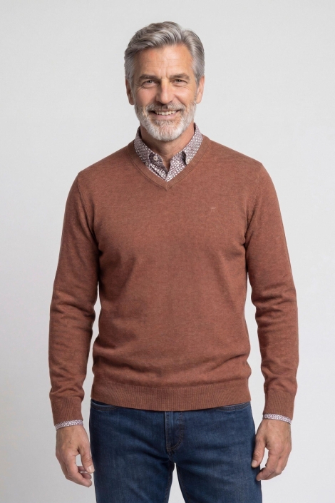 Campbell cognac heren trui | Model vooraanzicht