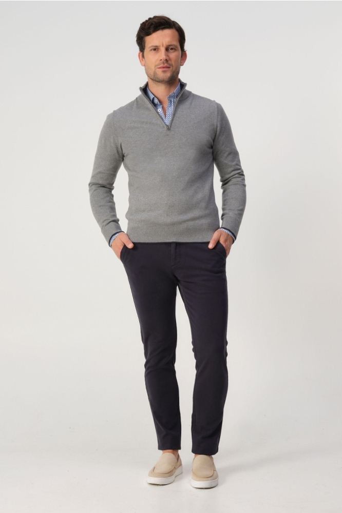 Campbell grijze heren trui | Model