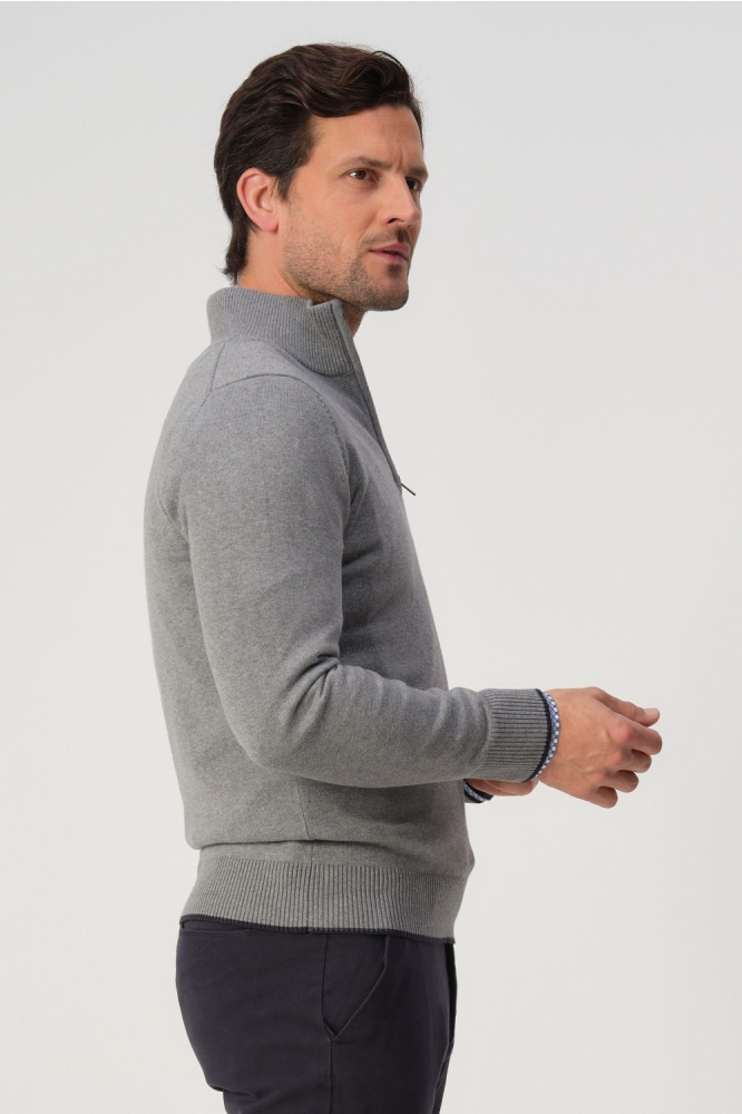 Campbell grijze heren trui | Model zijaanzicht