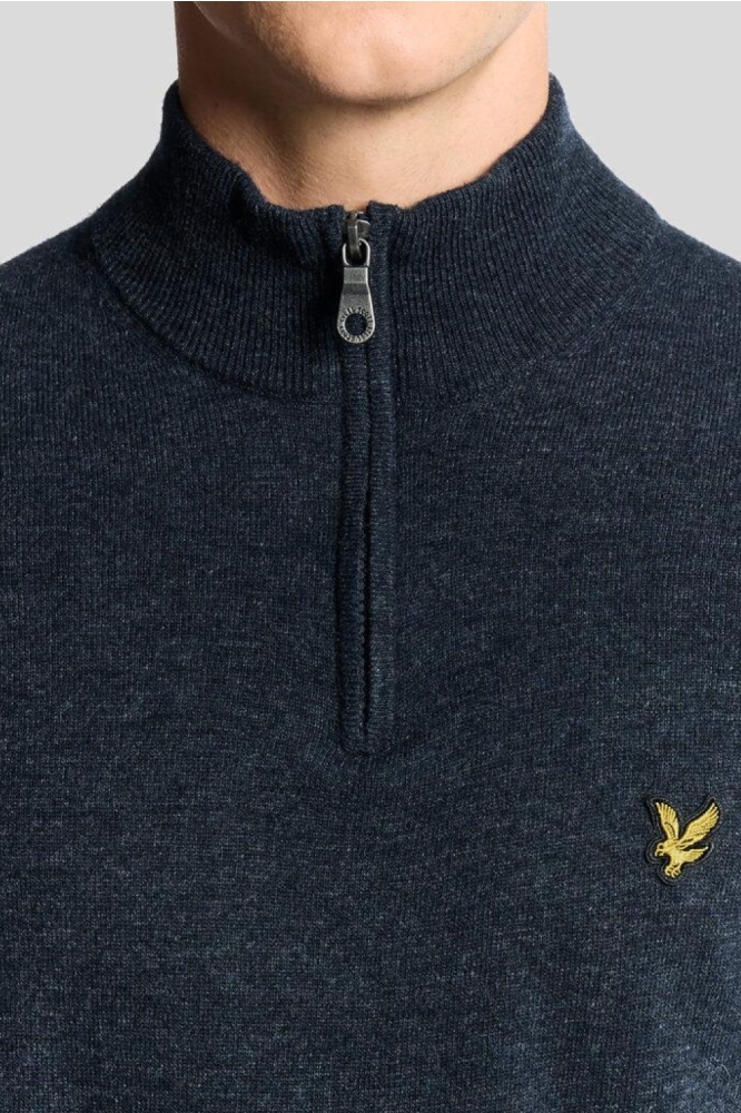 Lyle & Scott blauwe heren trui | Close up