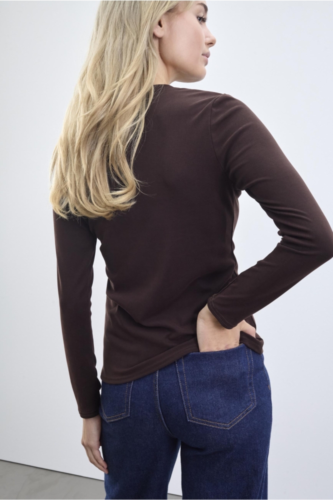 SisterS point bruine dames t-shirt | Model achteraanzicht
