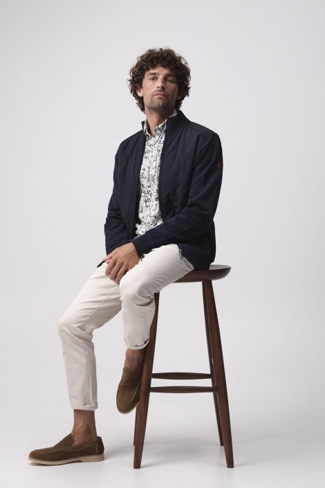 Campbell blauwe heren vest | Model zijaanzicht