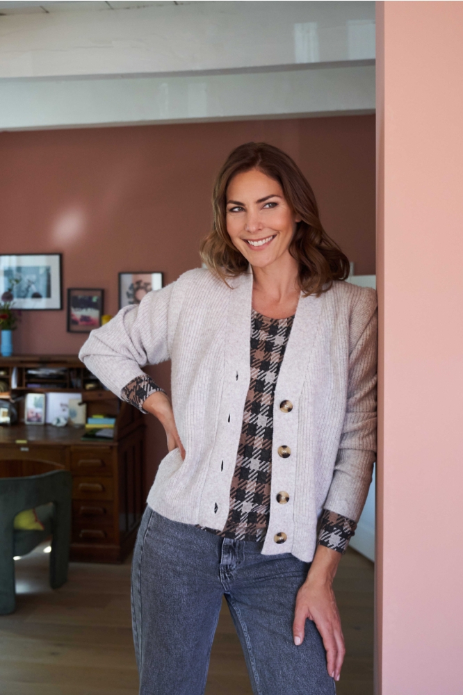 NED beige dames vest | Sfeerbeeld, In situatie