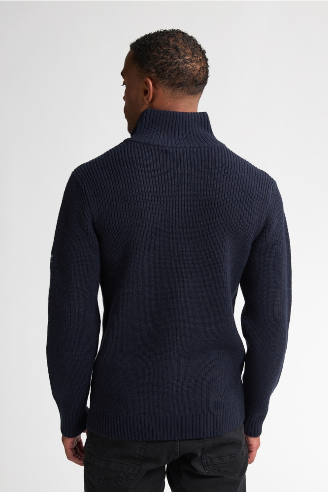 Petrol Industries blauwe heren trui | Model achteraanzicht