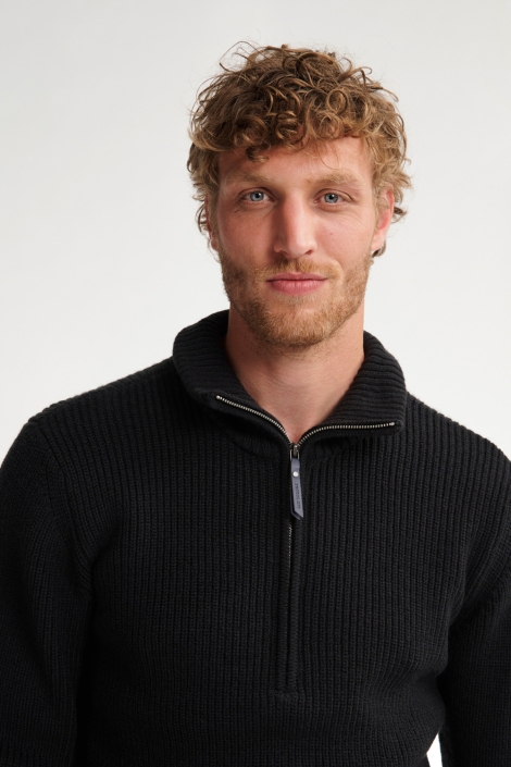 Petrol Industries zwarte heren trui | Close up