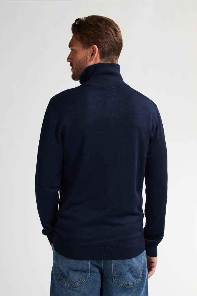 Petrol Industries blauwe heren trui | Model achteraanzicht