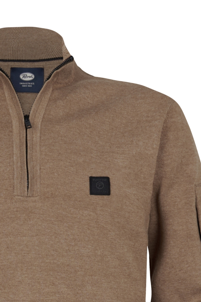Petrol Industries camel heren trui | Close up