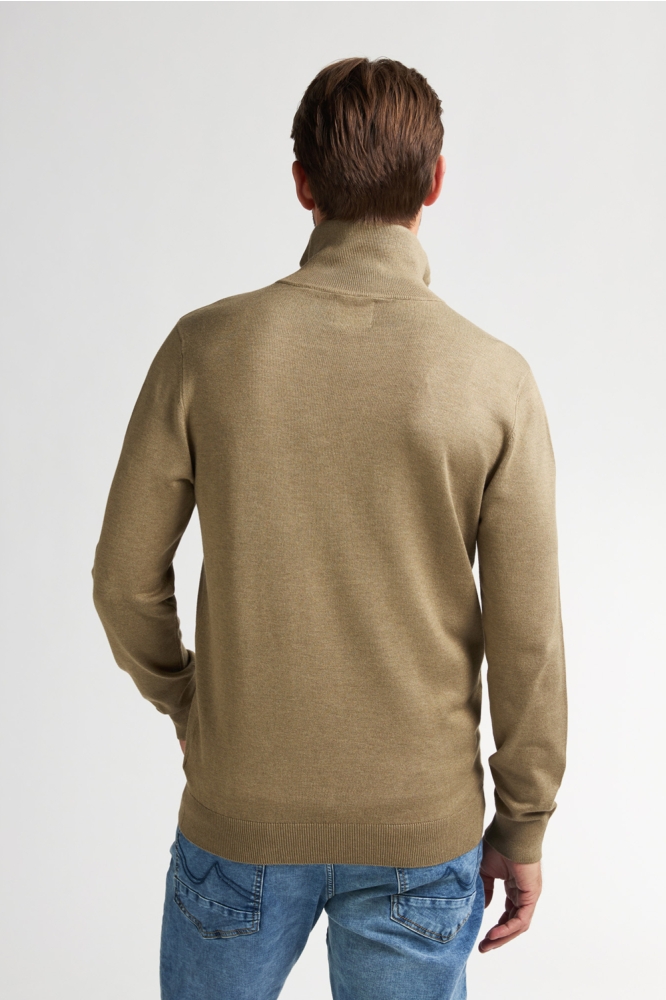 Petrol Industries camel heren trui | Model achteraanzicht