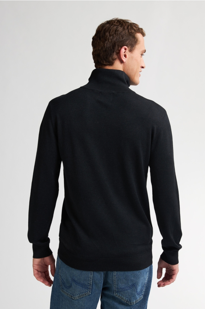 Petrol Industries zwarte heren trui | Model achteraanzicht