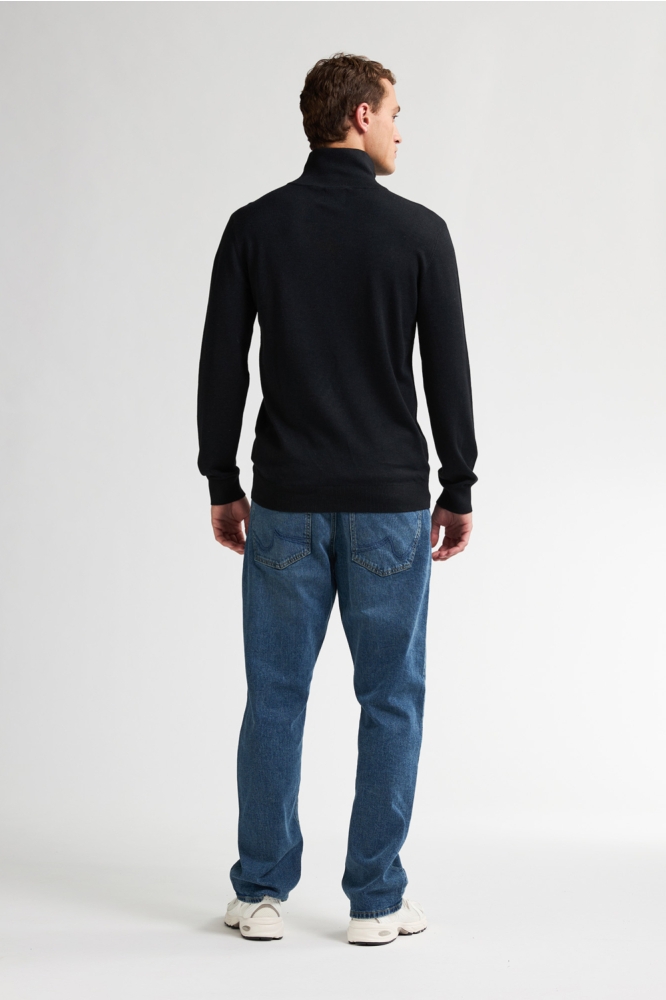 Petrol Industries zwarte heren trui | Model achteraanzicht