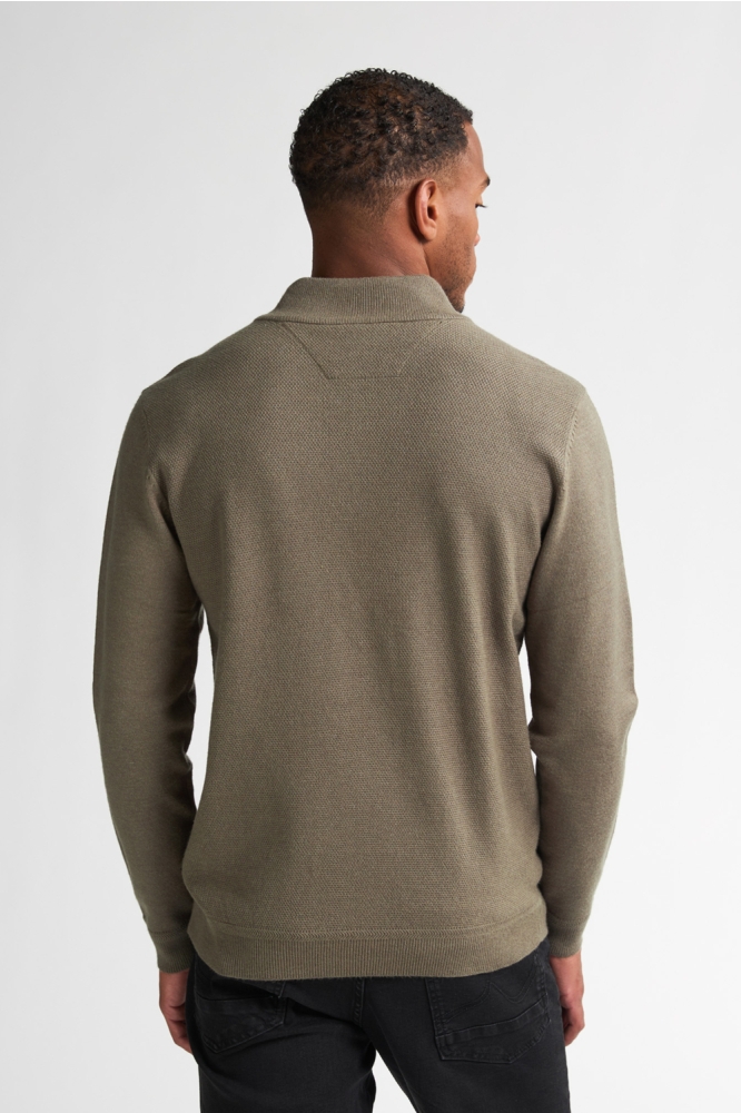 Petrol Industries groene heren trui | Model achteraanzicht