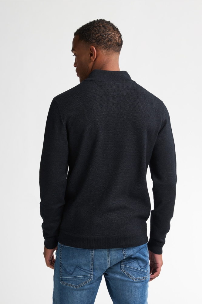 Petrol Industries zwarte heren trui | Model achteraanzicht
