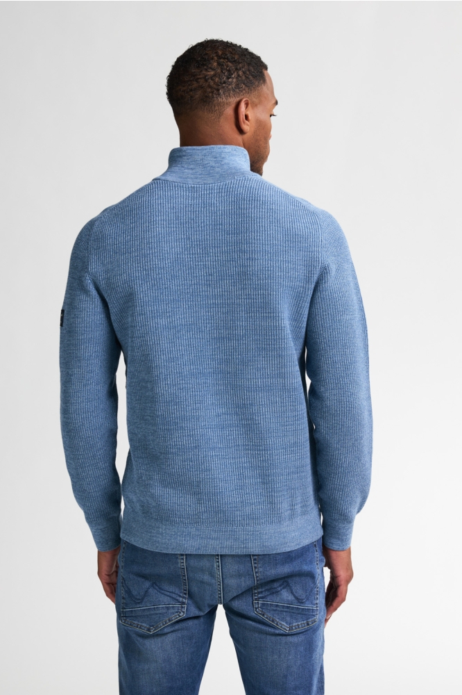 Petrol Industries blauwe heren trui | Model achteraanzicht
