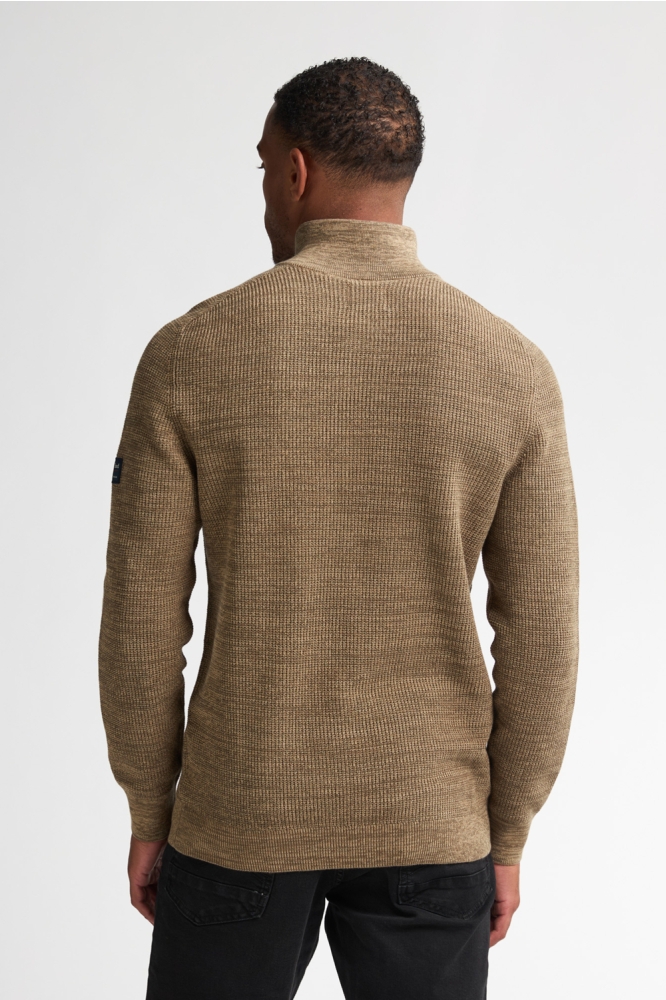 Petrol Industries camel heren sweater | Model achteraanzicht