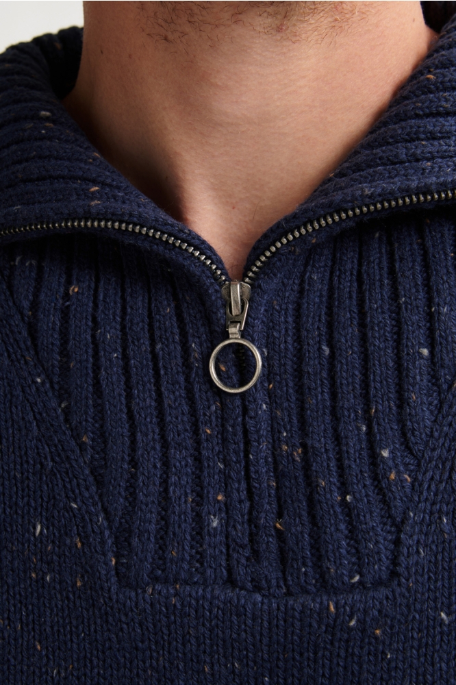 Petrol Industries blauwe heren trui | Close up