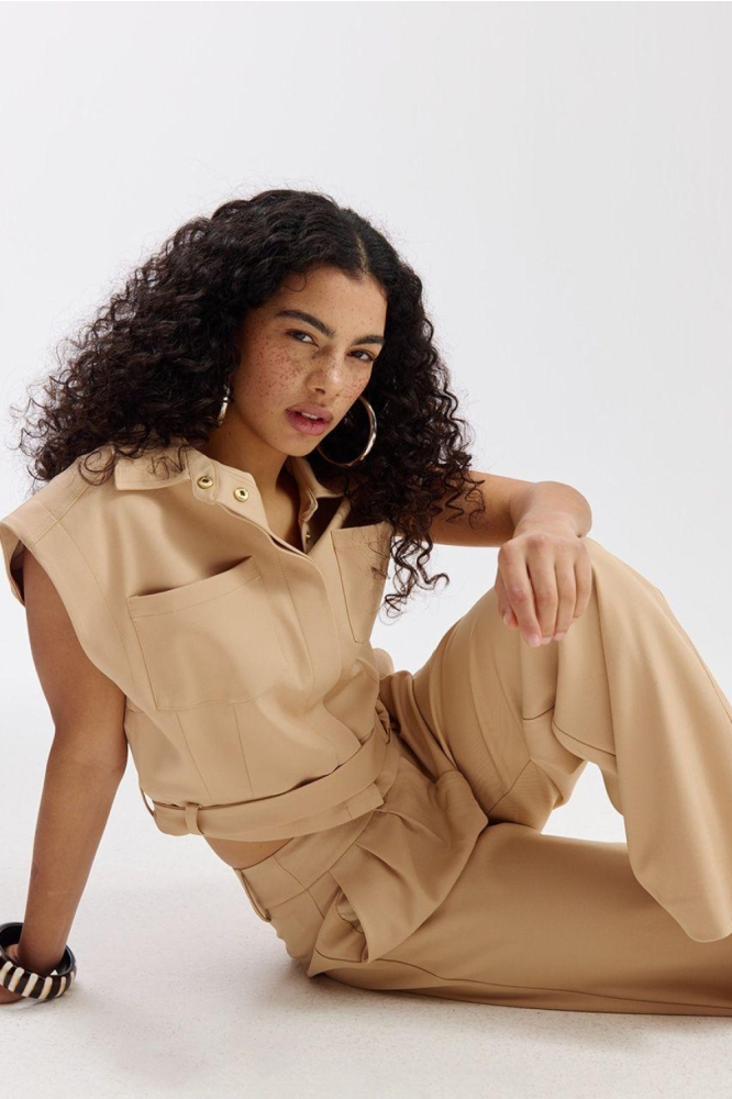 Harper & Yve zand dames gilet | Model vooraanzicht