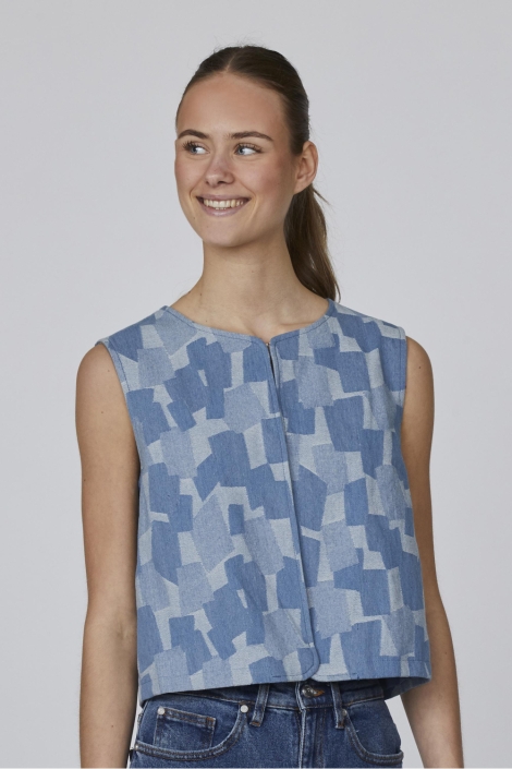 SisterS point blauwe dames gilet | Model vooraanzicht