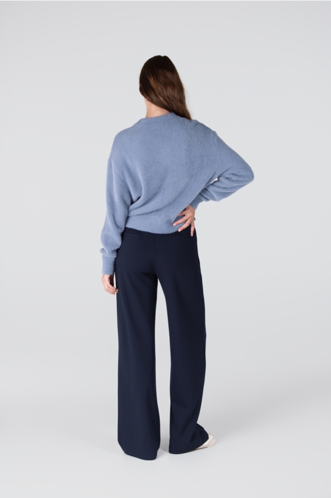 Juffrouw Jansen blauwe dames vest | Model achteraanzicht