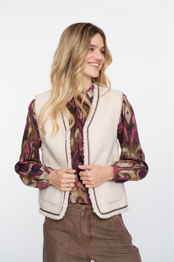 Geisha beige dames gilet | Model vooraanzicht