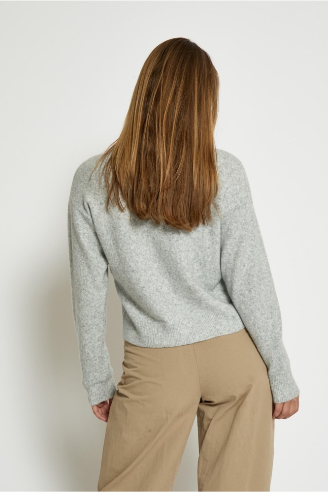 Peppercorn grijze dames vest | Model achteraanzicht