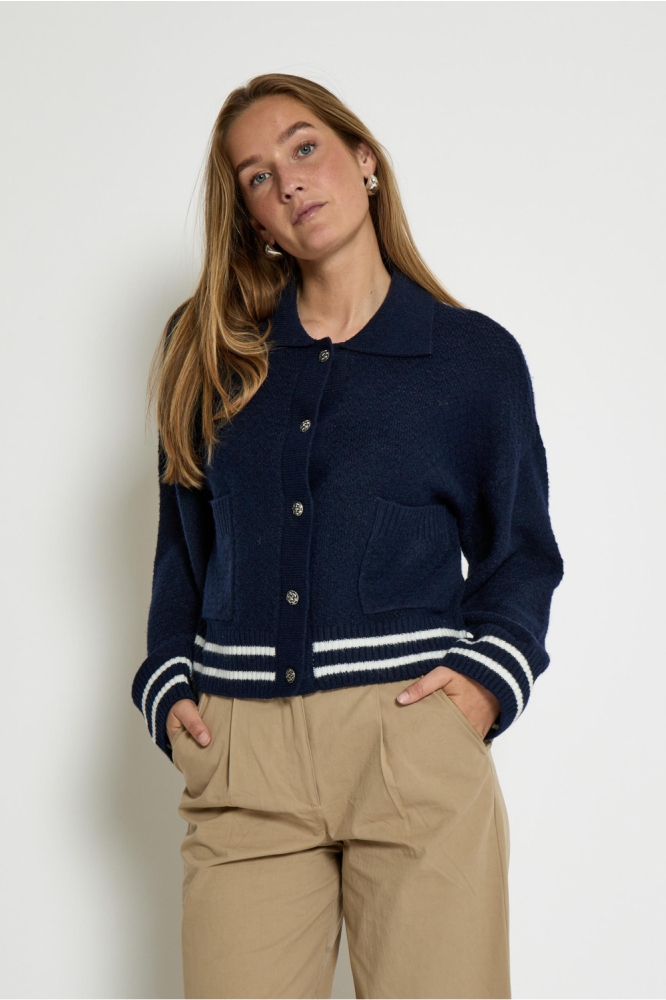 Peppercorn blauwe dames vest | Model vooraanzicht