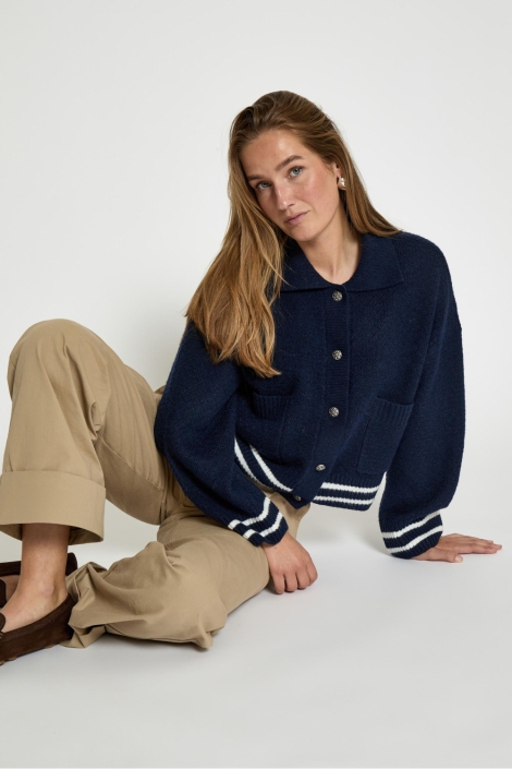 Peppercorn blauwe dames vest | Model vooraanzicht