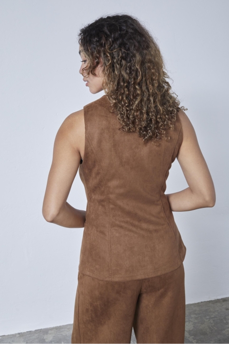 SisterS point cognac dames gilet | Model achteraanzicht