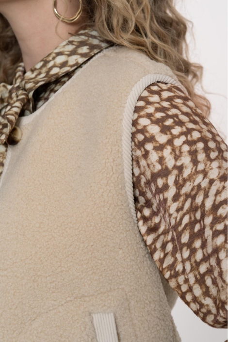 Geisha beige dames gilet | Close up