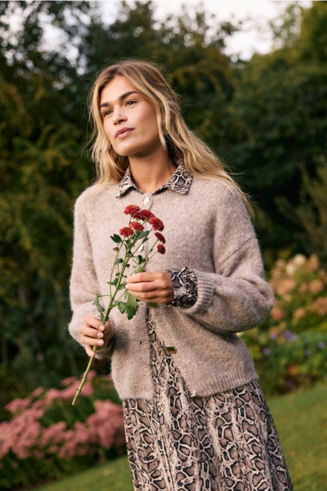 LolaLiza taupe dames vest | Sfeerbeeld, In situatie