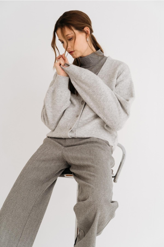 Maicazz grijze dames vest | Model vooraanzicht