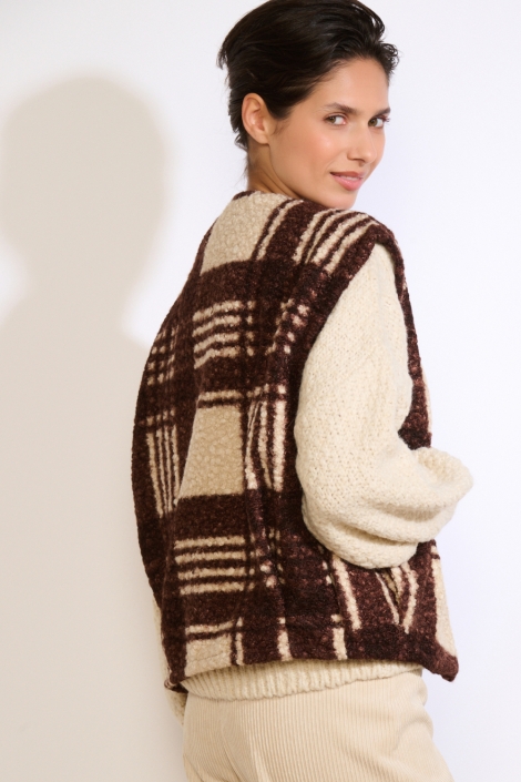 LolaLiza bruine dames gilet | Model zijaanzicht