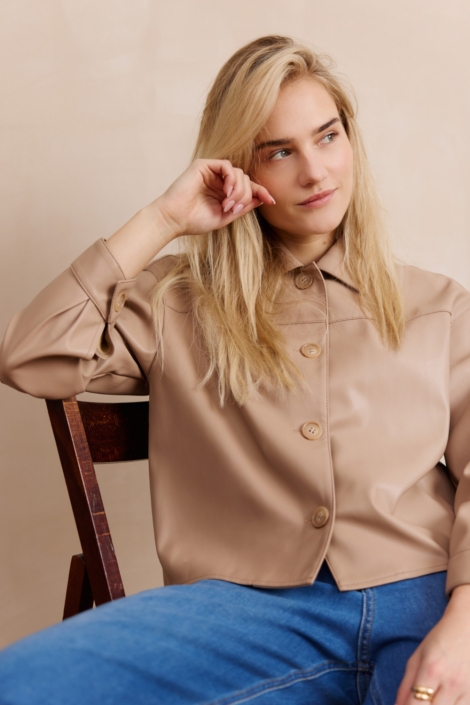 LolaLiza zand dames blouse | Close up