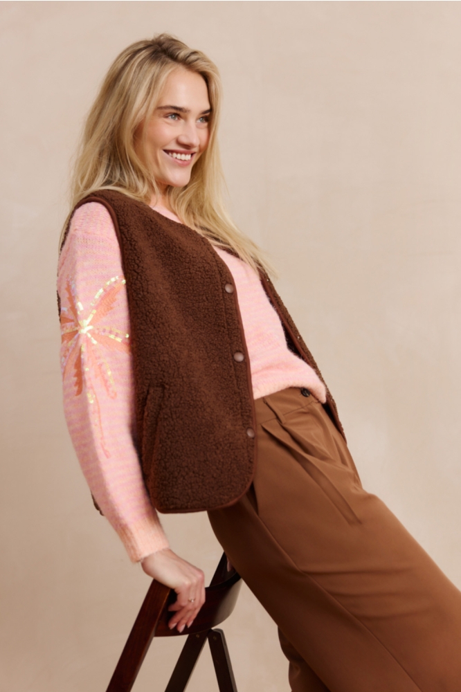 LolaLiza camel dames gilet | Model zijaanzicht