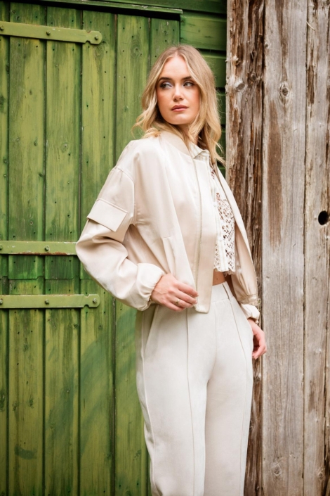 I-coni-K beige dames jas | Model