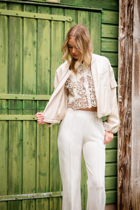 I-coni-K beige dames jas | Model vooraanzicht