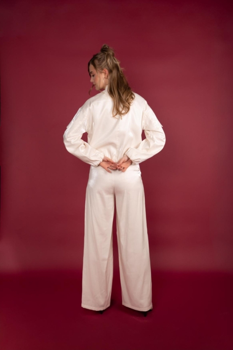 I-coni-K beige dames jas | Model achteraanzicht