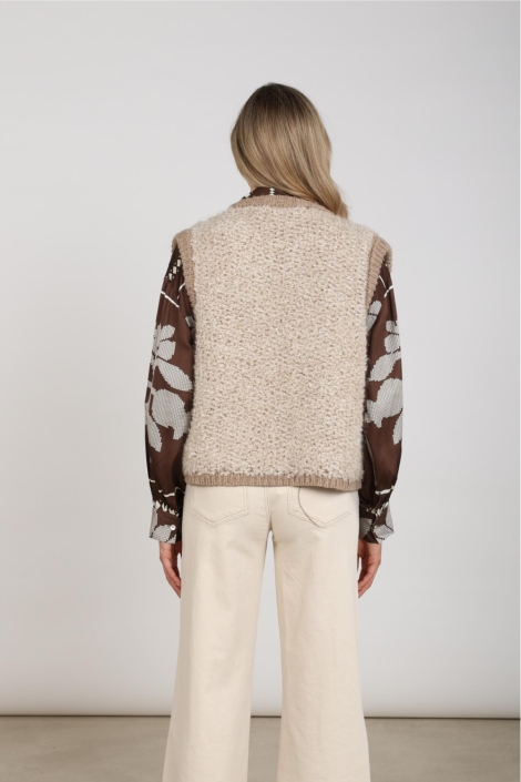 Nukus zand dames gilet | Model achteraanzicht