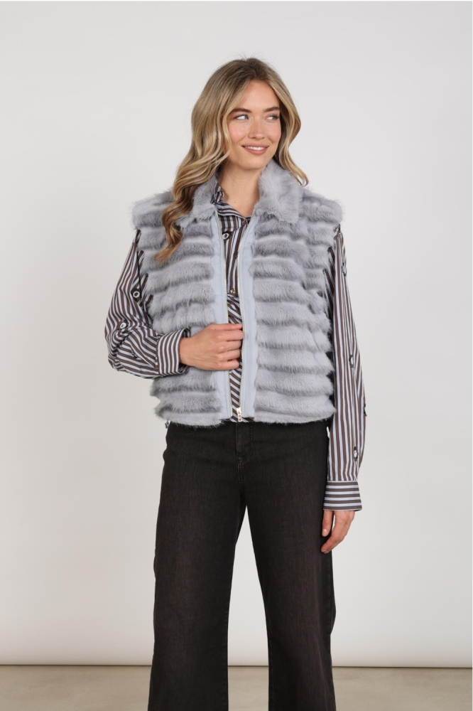 Nukus grijze dames gilet | Model vooraanzicht