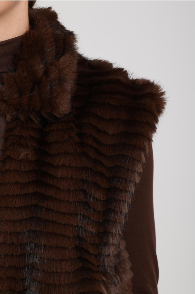 Nukus bruine dames gilet | Close up