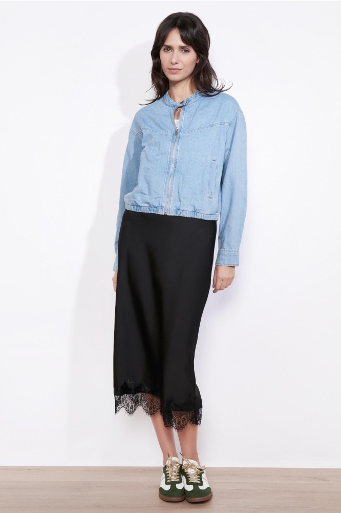 LolaLiza blauwe dames jas | Model