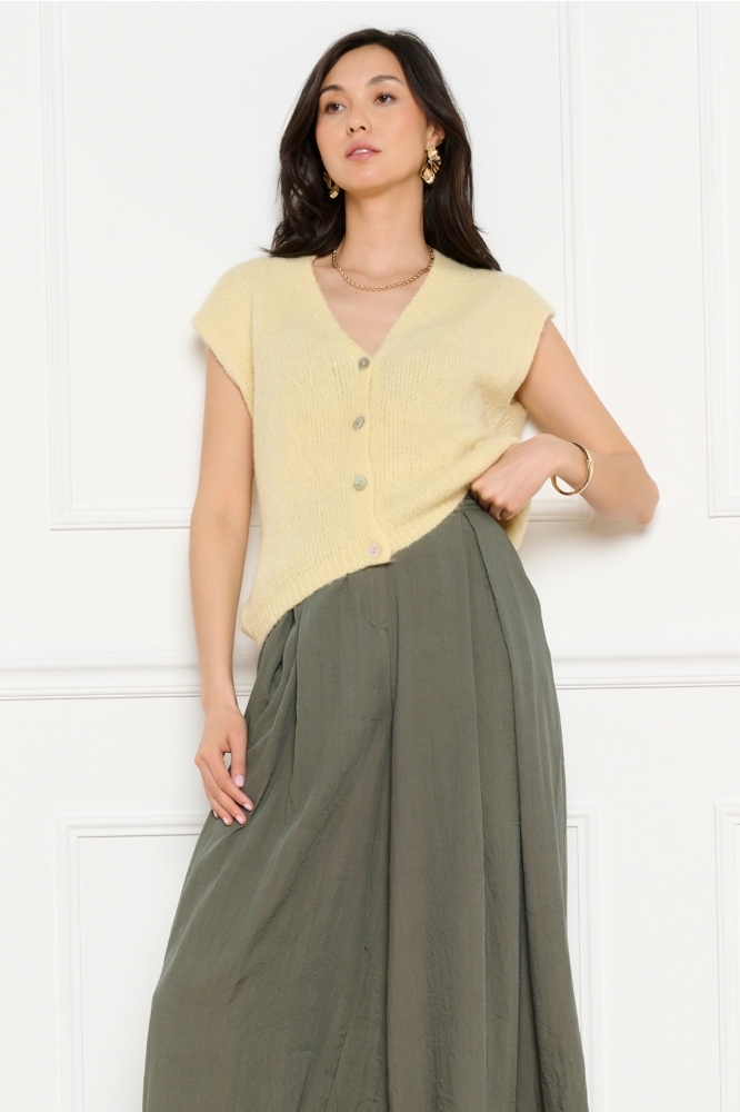 LolaLiza gele dames gilet | Model vooraanzicht