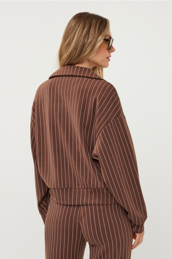 EsQualo bruine dames vest | Model achteraanzicht