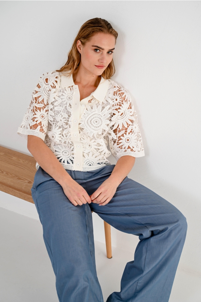 Maicazz ecru dames vest | Model vooraanzicht